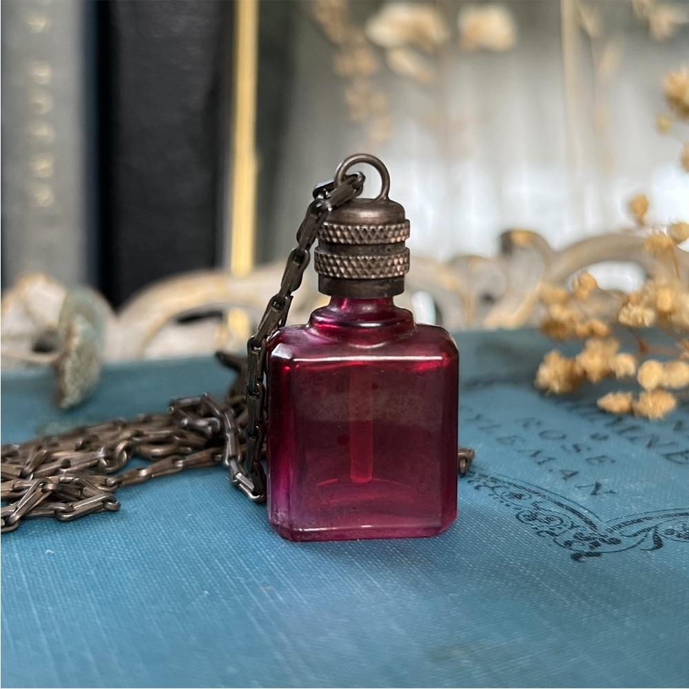 Vintage La Vie Parisienne Red Glass Perfume Bottle Necklace w Original Chain